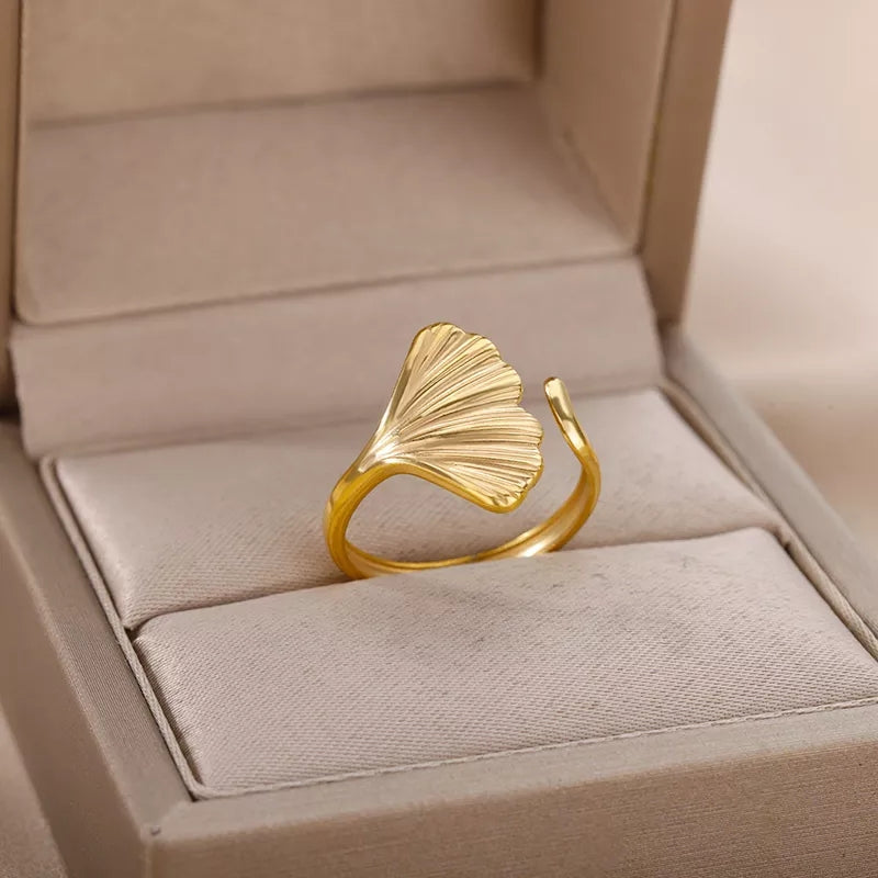 Elara Shell Ring