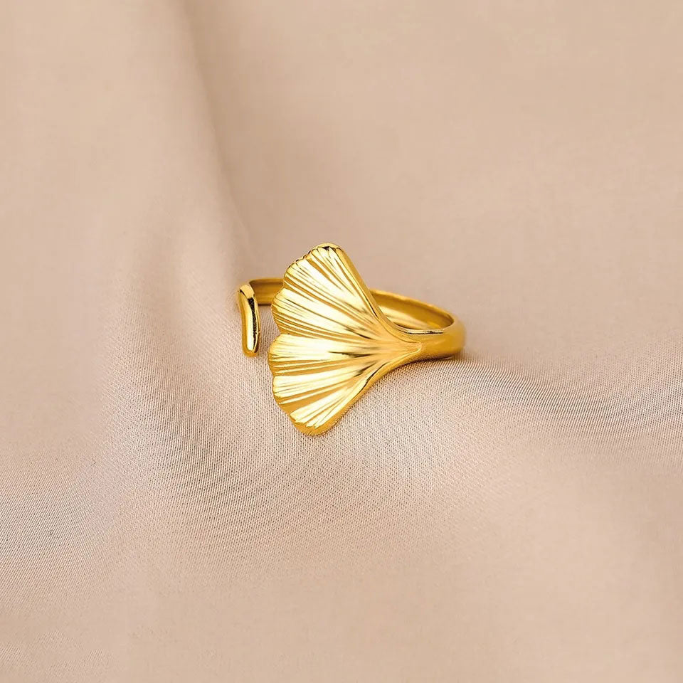 Elara Shell Ring